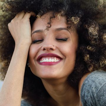 What’s the Difference Between Professional and Consumer Dental Whitening?